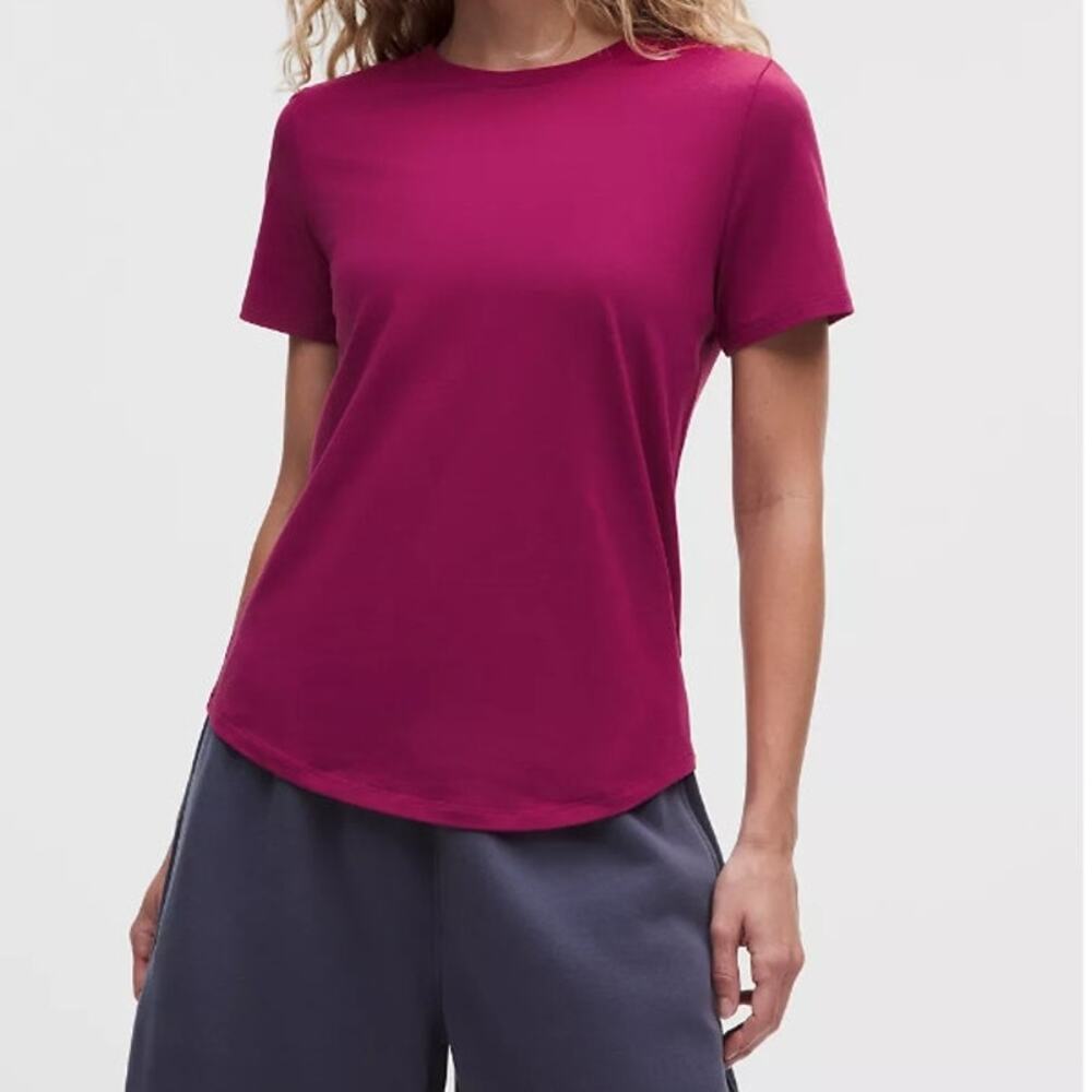 Lululemon Love T-Shirt Women's Size 4 Pink Curved-Hem Crewneck Short Sleeves